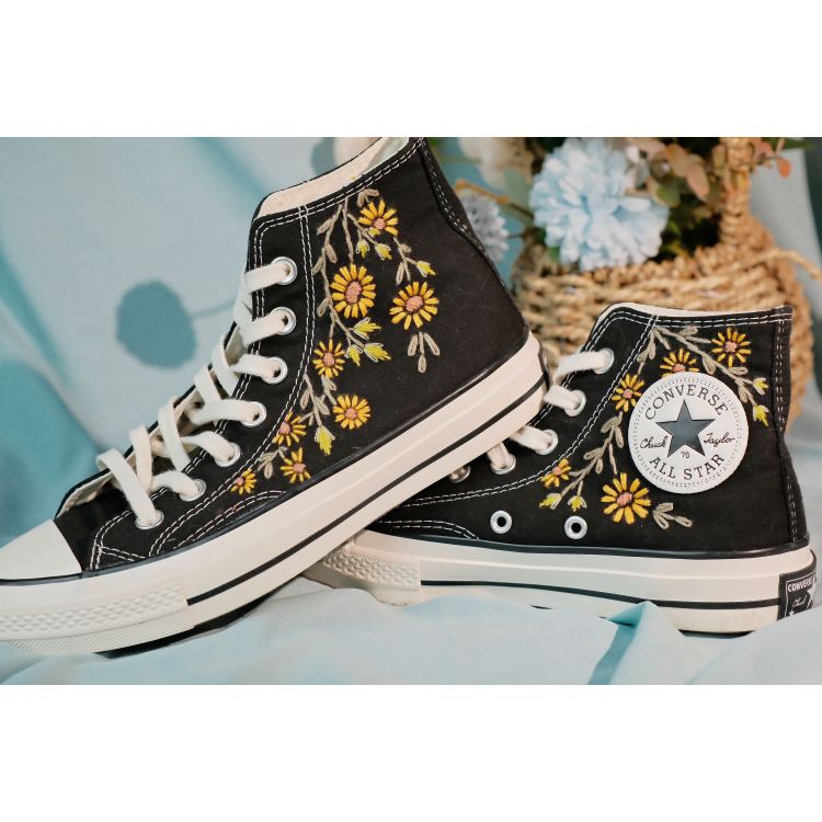 Converse small flower embroidered shoes, custom wreath and small flower