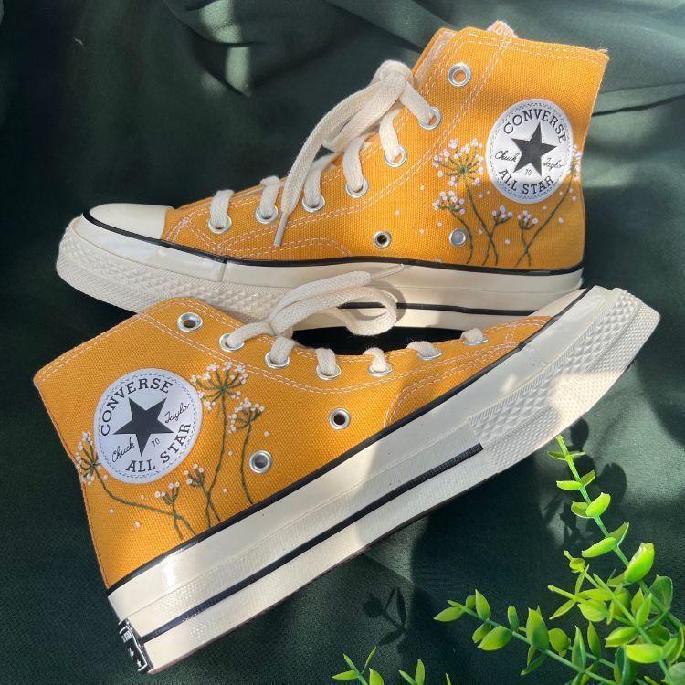 Converse High Tops Chuck Taylors , Custom Converse White Dandelion