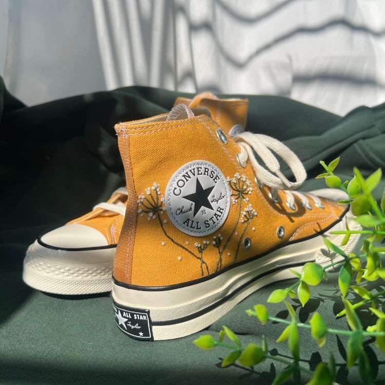 Converse High Tops Chuck Taylors , Custom Converse White Dandelion