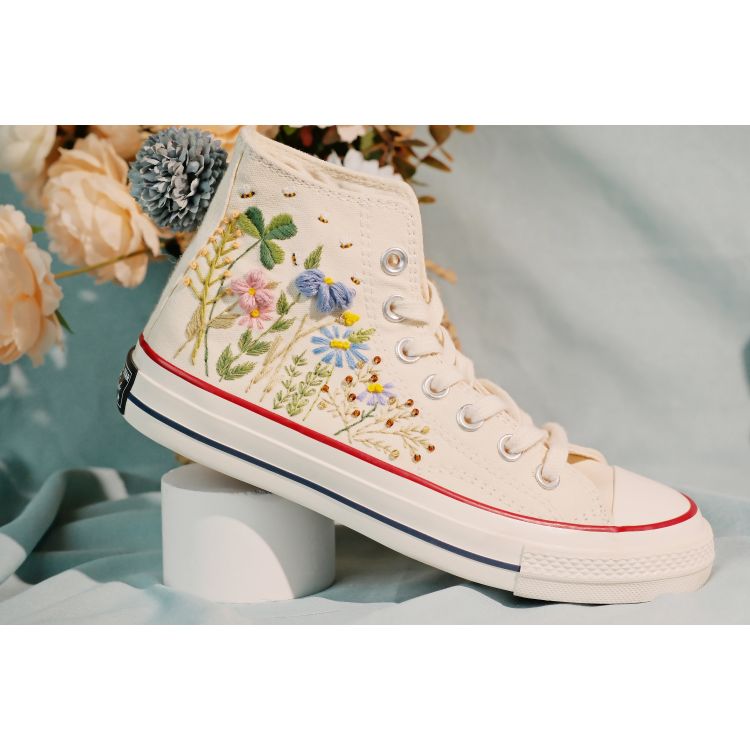 Converse  small flower embroidered shoes, custom wreath embroidery